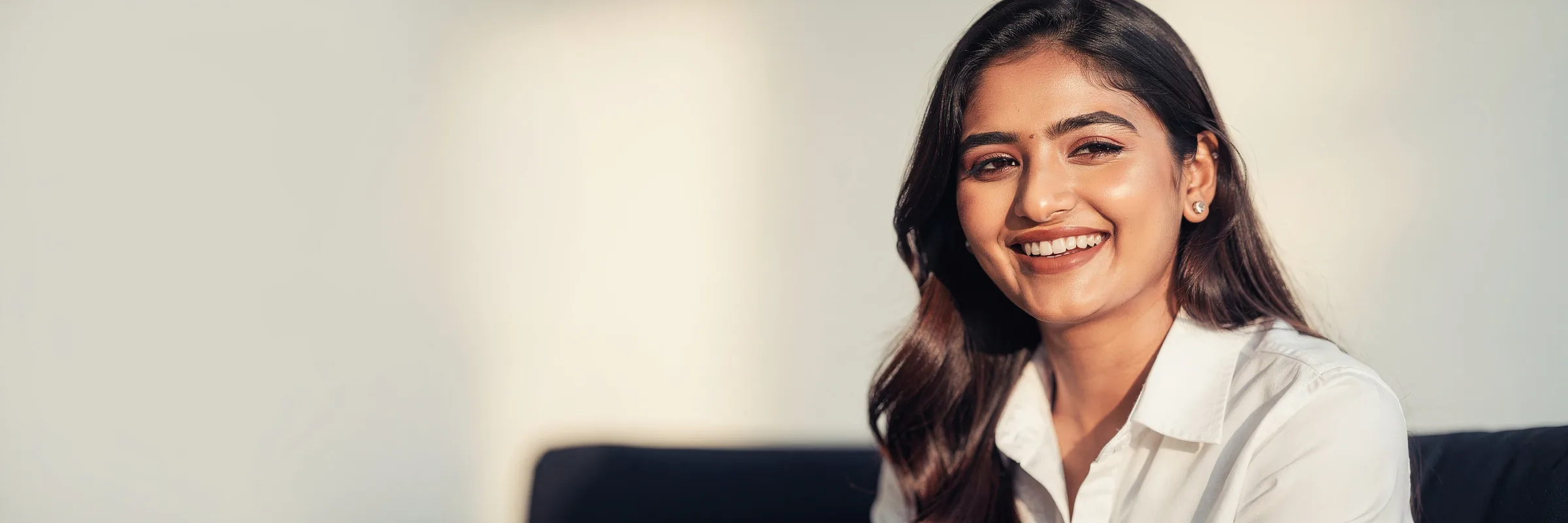Illustrative picture: a woman laughing with a bright natural smile